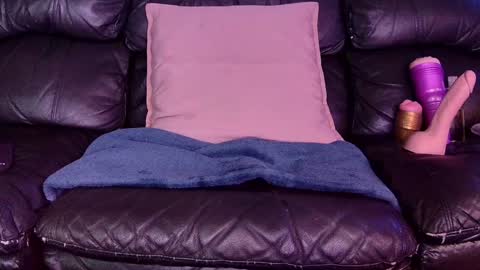 Thomas online show from December 8, 2024, 8:04 pm