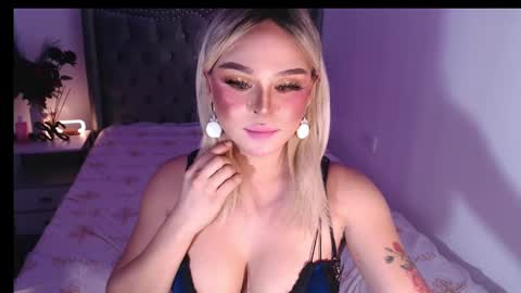 Snapshot of superh0tangelxx chatting on January 24, 2025, 4:59 am CARMINA online show from January 24, 2025, 4:59 am