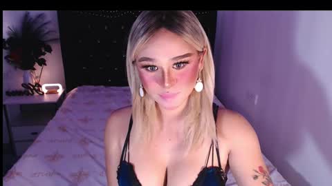 Snapshot of superh0tangelxx chatting on February 13, 2025, 1:40 am CARMINA online show from February 13, 2025, 1:40 am