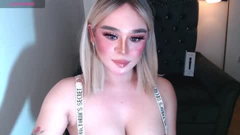 Snapshot of superh0tangelxx chatting on October 15, 2025, 2:33 am CARMINA online show from October 15, 2025, 2:33 am