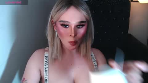 Snapshot of superh0tangelxx chatting on October 21, 2025, 1:28 am CARMINA online show from October 21, 2025, 1:28 am