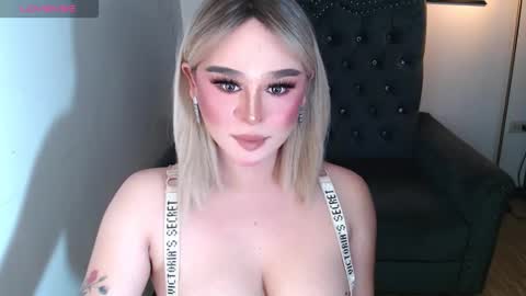 Snapshot of superh0tangelxx chatting on November 3, 2025, 11:37 pm CARMINA online show from November 3, 2025, 11:37 pm