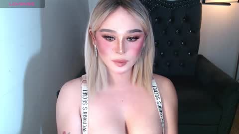 Snapshot of superh0tangelxx chatting on November 6, 2025, 12:44 am CARMINA online show from November 6, 2025, 12:44 am