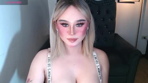 Snapshot of superh0tangelxx chatting on November 8, 2025, 12:00 am CARMINA online show from November 8, 2025, 12:00 am