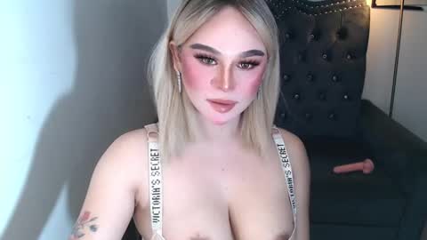 Snapshot of superh0tangelxx chatting on December 1, 2025, 11:10 pm CARMINA online show from December 1, 2025, 11:10 pm