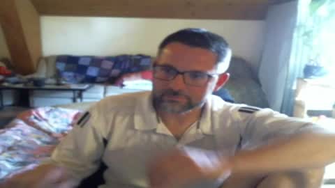 Snapshot of supersquirrel81 chatting on April 25, 2026, 2:25 pm supersquirrel81 online show from April 25, 2026, 2:25 pm