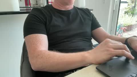 surfstar81 online show from April 28, 2026, 9:14 am