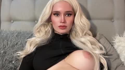 Snapshot of surprisecockmia chatting on December 4, 2024, 3:37 am Mia online show from December 4, 2024, 3:37 am