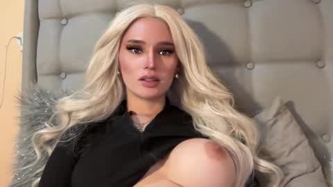 Snapshot of surprisecockmia chatting on December 6, 2024, 4:25 am Mia online show from December 6, 2024, 4:25 am