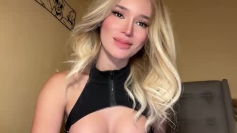 Snapshot of surprisecockmia chatting on November 24, 2025, 8:47 am Mia online show from November 24, 2025, 8:47 am