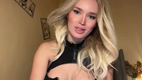 Snapshot of surprisecockmia chatting on November 25, 2025, 2:33 am Mia online show from November 25, 2025, 2:33 am