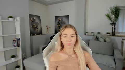 Susan online show from September 28, 2025, 2:39 am