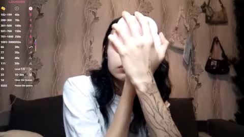 Kate online show from December 17, 2025, 1:28 pm