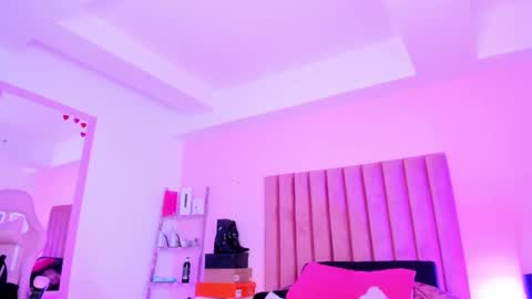 Sussan Nicole  online show from September 27, 2025, 12:32 pm