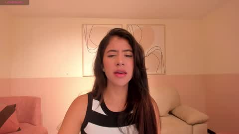 Snapshot of sussanelliot chatting on February 26, 2025, 11:09 am Sussan online show from February 26, 2025, 11:09 am