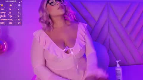 SussieRogers online show from September 20, 2025, 1:01 pm