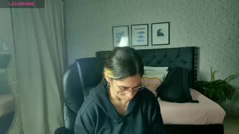 Snapshot of sussy__stone chatting on January 7, 2025, 12:20 pm online show from January 7, 2025, 12:20 pm