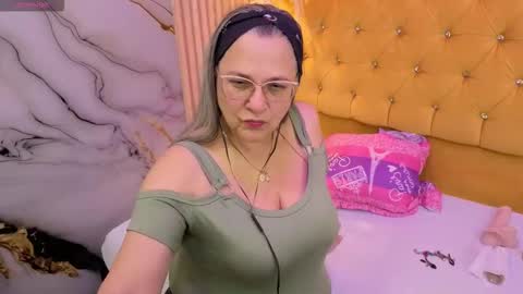 Sussy  online show from February 5, 2026, 2:05 am