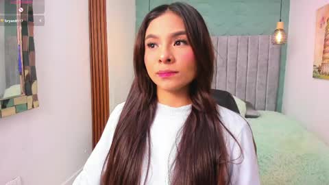 sussy_sweet4u online show from May 17, 2026, 9:28 am