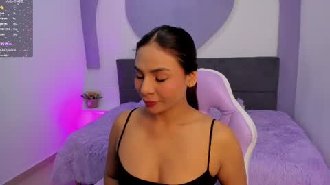 sussy_sweet4u online show from June 15, 2026, 11:23 am