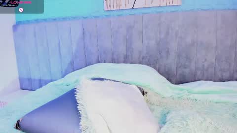 sussy_sweet4u online show from July 28, 2026, 2:13 pm