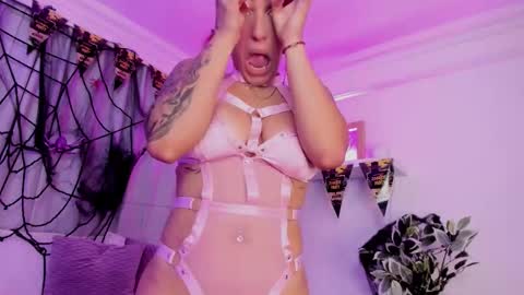 susyy online show from October 29, 2025, 7:48 pm