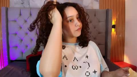 Snapshot of suxan_white chatting on May 24, 2026, 2:00 pm suxan_white online show from May 24, 2026, 2:00 pm