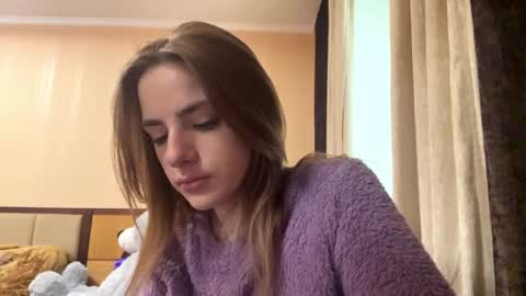 Emila online show from May 10, 2026, 7:13 am
