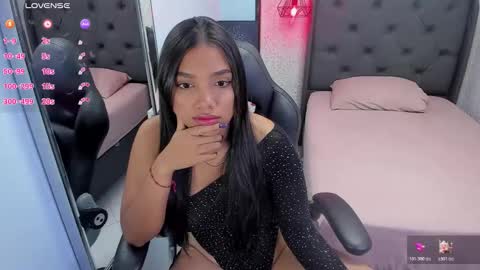 S U Z E T  online show from November 24, 2025, 7:35 pm