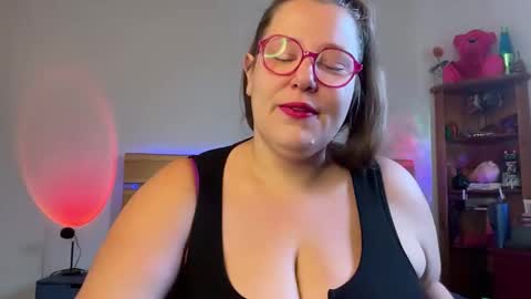Snapshot of suziestardust chatting on May 2, 2026, 3:22 am suzie stardust online show from May 2, 2026, 3:22 am
