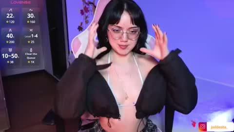 Snapshot of suzumi_ chatting on January 5, 2025, 12:20 am Jadde online show from January 5, 2025, 12:20 am