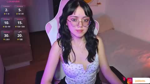 Snapshot of suzumi_ chatting on January 7, 2025, 9:35 pm Jadde online show from January 7, 2025, 9:35 pm