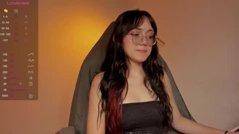 Snapshot of suzumi_ chatting on November 18, 2025, 6:51 am Jadde online show from November 18, 2025, 6:51 am