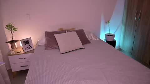 Sofis schedule 10pm until 4am GMT-5 online show from September 21, 2025, 1:40 am