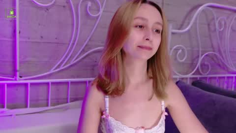 Snapshot of sweatee_fluff chatting on May 31, 2026, 4:03 pm RACHEL online show from May 31, 2026, 4:03 pm
