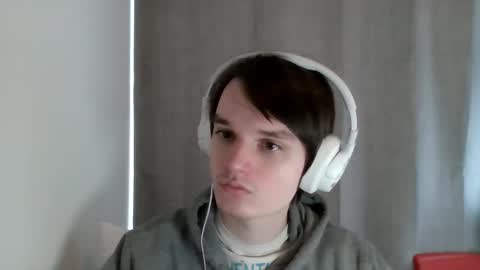 Snapshot of sweet6boy9 chatting on April 13, 2026, 2:44 pm Sweet boy online show from April 13, 2026, 2:44 pm