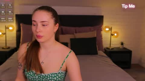 Sweet  Amily online show from April 19, 2026, 6:24 am