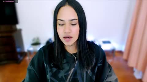 Stephanie online show from November 19, 2025, 4:01 am