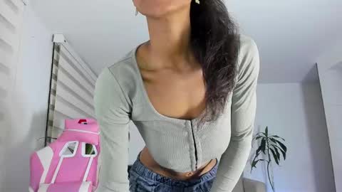 sweet_brunette88 online show from January 28, 2025, 12:15 am