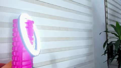 sweet_brunette88 online show from February 21, 2025, 2:50 am