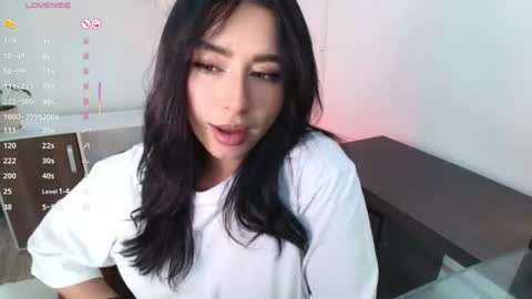 Camila online show from June 14, 2026, 9:06 pm