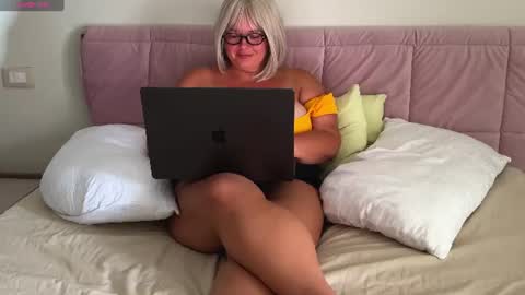 Caroline online show from July 26, 2026, 1:18 pm