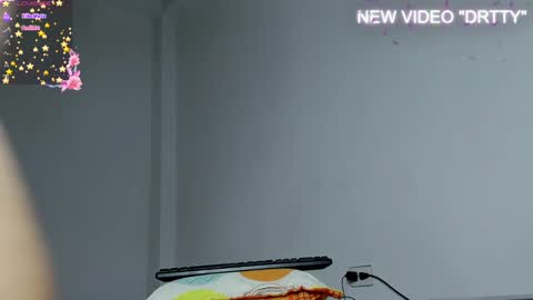 ZAFIRO QUIROZ online show from February 5, 2025, 11:34 am