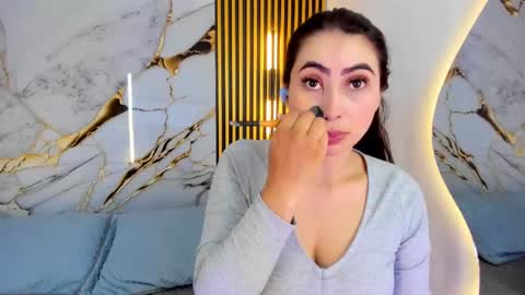 sweet_flame_ online show from September 9, 2025, 9:03 pm