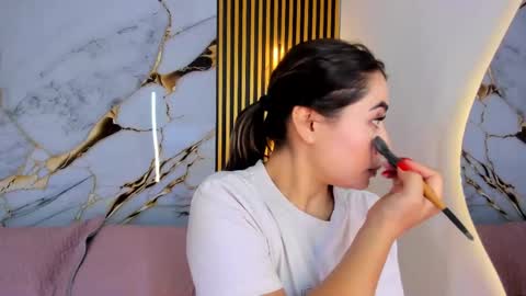 sweet_flame_ online show from September 18, 2025, 8:22 pm