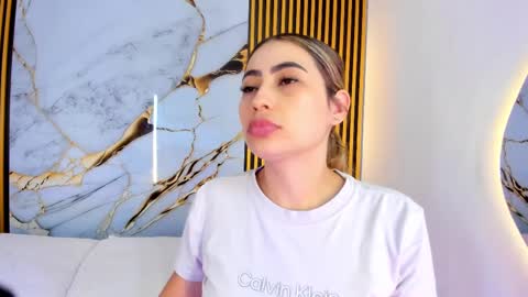 sweet_flame_ online show from September 29, 2025, 7:40 pm