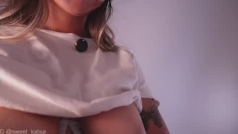 Snapshot of sweet_kalisa chatting on April 15, 2026, 1:01 am Call me Kali online show from April 15, 2026, 1:01 am