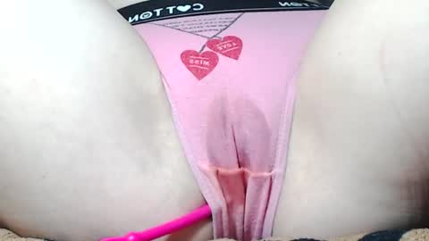 Snapshot of sweet_kitten25 chatting on June 25, 2026, 8:19 am Kitten online show from June 25, 2026, 8:19 am