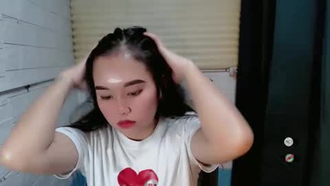 Snapshot of sweet_laika chatting on January 4, 2025, 4:12 am LAIKA online show from January 4, 2025, 4:12 am