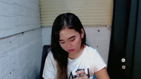 Snapshot of sweet_laika chatting on January 17, 2025, 5:53 am LAIKA online show from January 17, 2025, 5:53 am